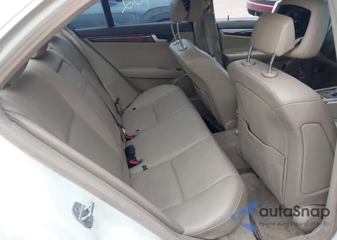 2012 Mercedes-Benz C 300 Luxury 4Matic/Sport 4Matic z USA, uszkodzony, nr VIN WDDGF8BB6CA599470